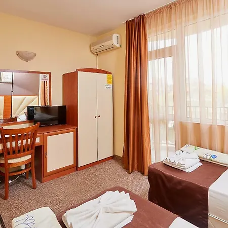 ホテル Peneka ポモリエ