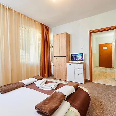 מלון Peneka פומורי