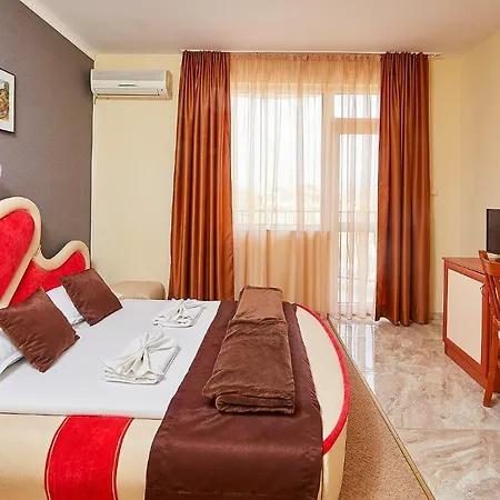 Peneka 2* פומורי